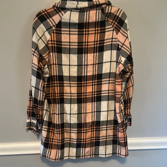 SHEIN Black and White 3/4 Sleeve Button Down Shirt - Picture 3 of 9